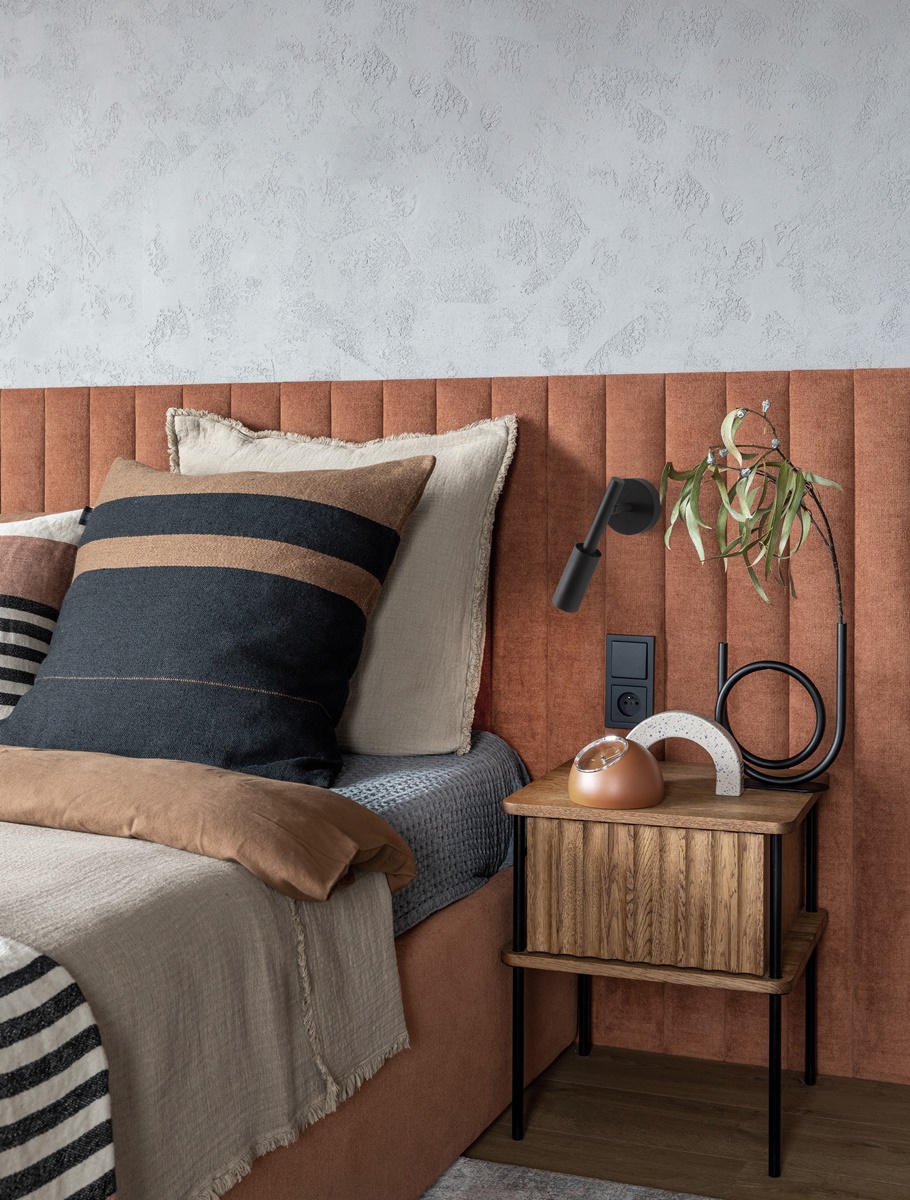 Minimalist,Composition,Of,Bedroom,Interior,With,Orange,Bed,,Beige,Bedclothes,