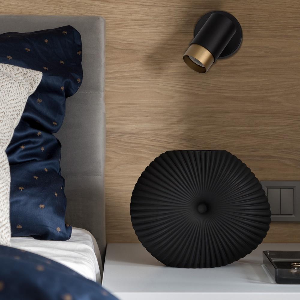 Close-up,On,Elegant,Vase,On,Simple,Bedside,Table,With,Black