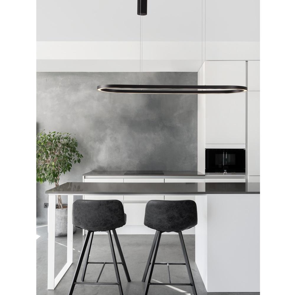 Black,And,White,Themed,Kitchen,With,Minimalist,Design,In,Mind,
