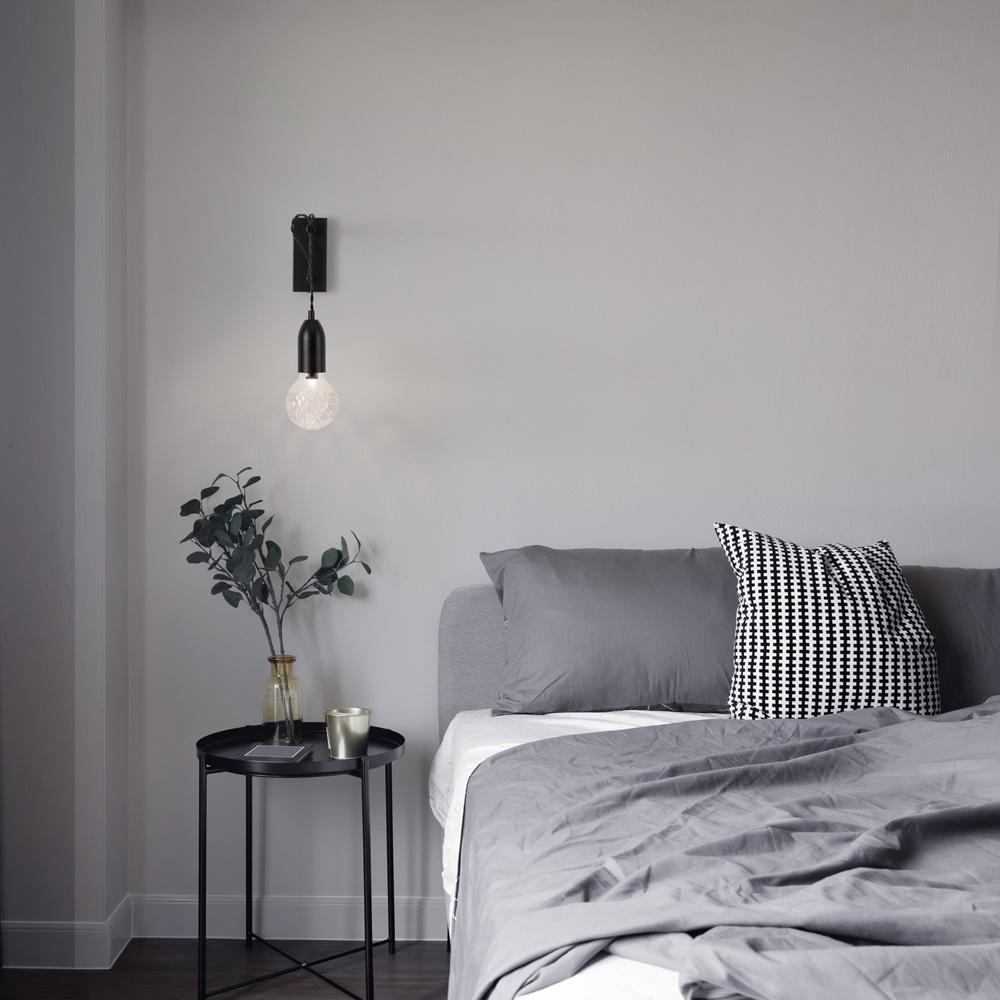 Bedroom,Corner,Soft,Pillows,Setting,Decorated,With,Circular,Night,Table