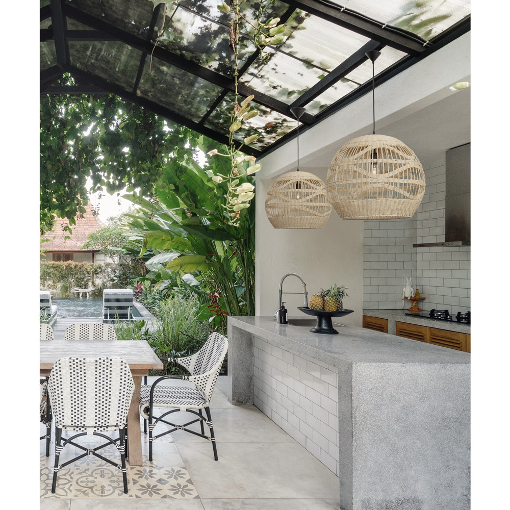 Open,Kitchen,With,Empty,Dining,Room,Table,And,Chairs,Outside,