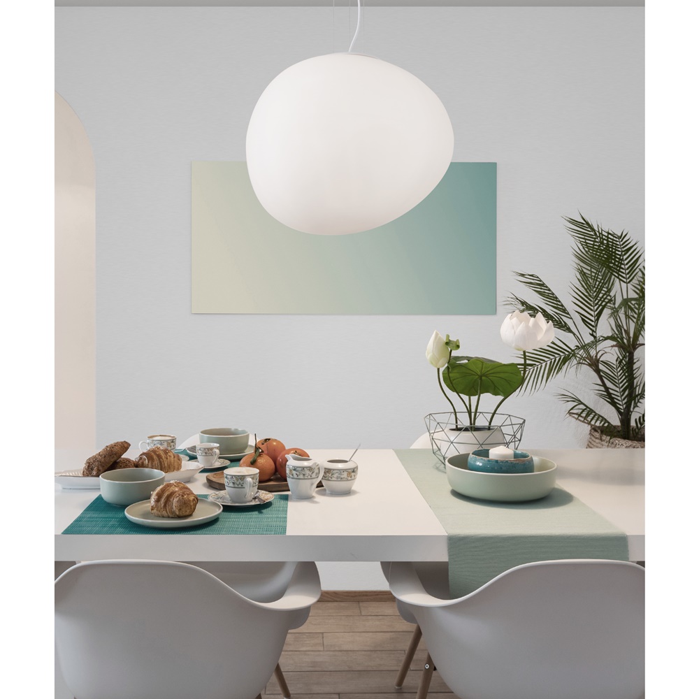 Elegant,And,Romantic,White,Table,Ready,For,Breakfast,With,Brioche,