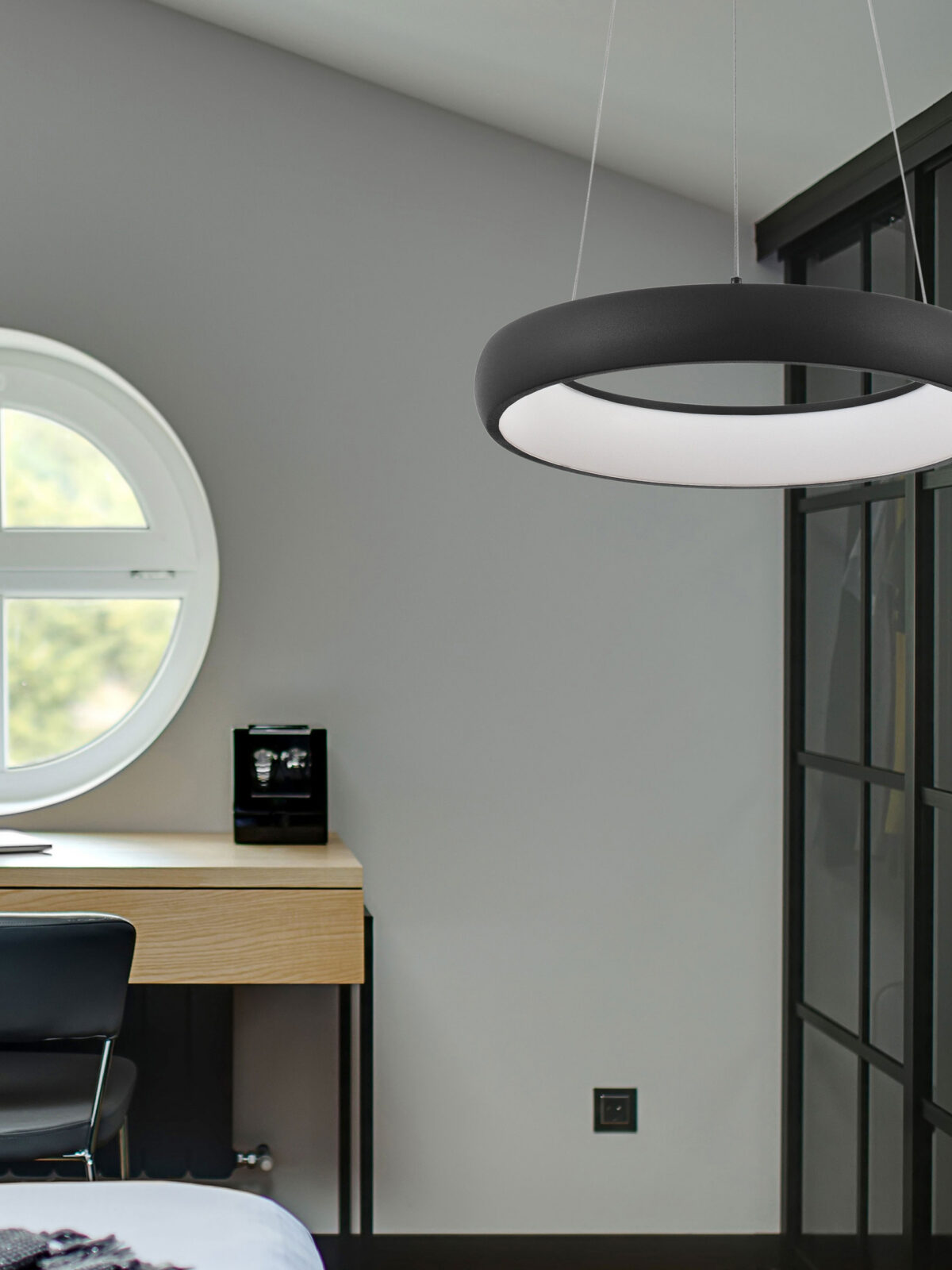 Полилей Nova Luce ALBI 8105620 черен