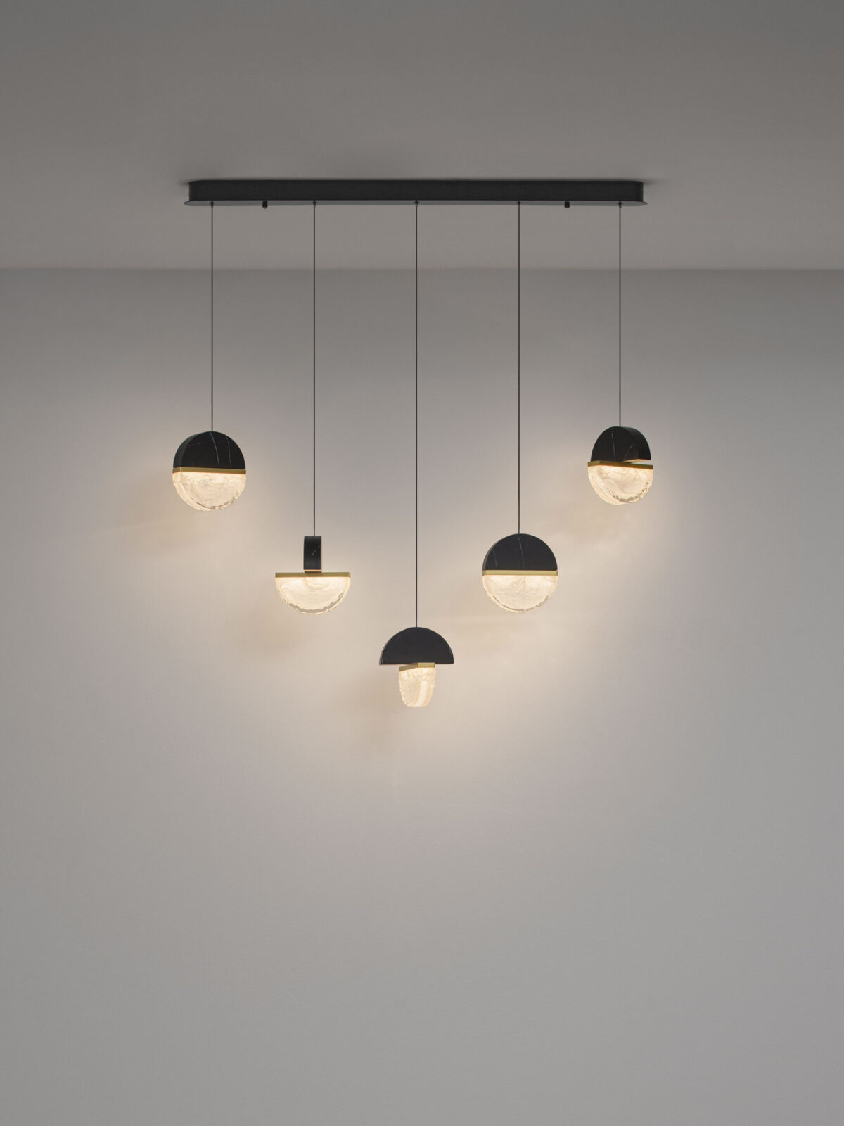 Полилей Nova Luce DORIN 9214176 черен