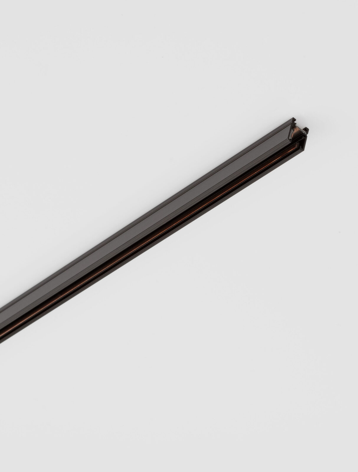 Шина Nova Luce 5MM 9580750 черен